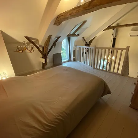 Le Petit Pavillon Noyant-la-Plaine
